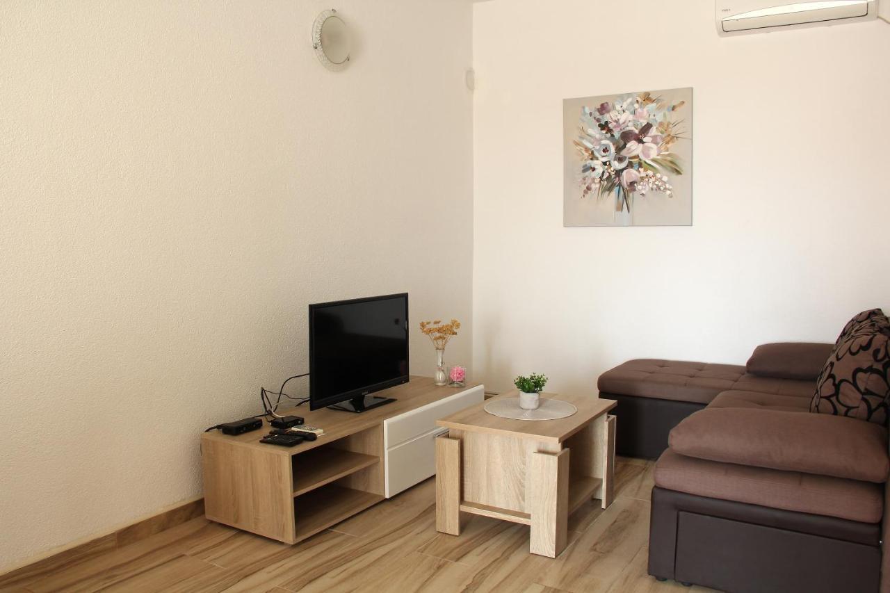 Apartmani Ljubo Primosten Exterior photo