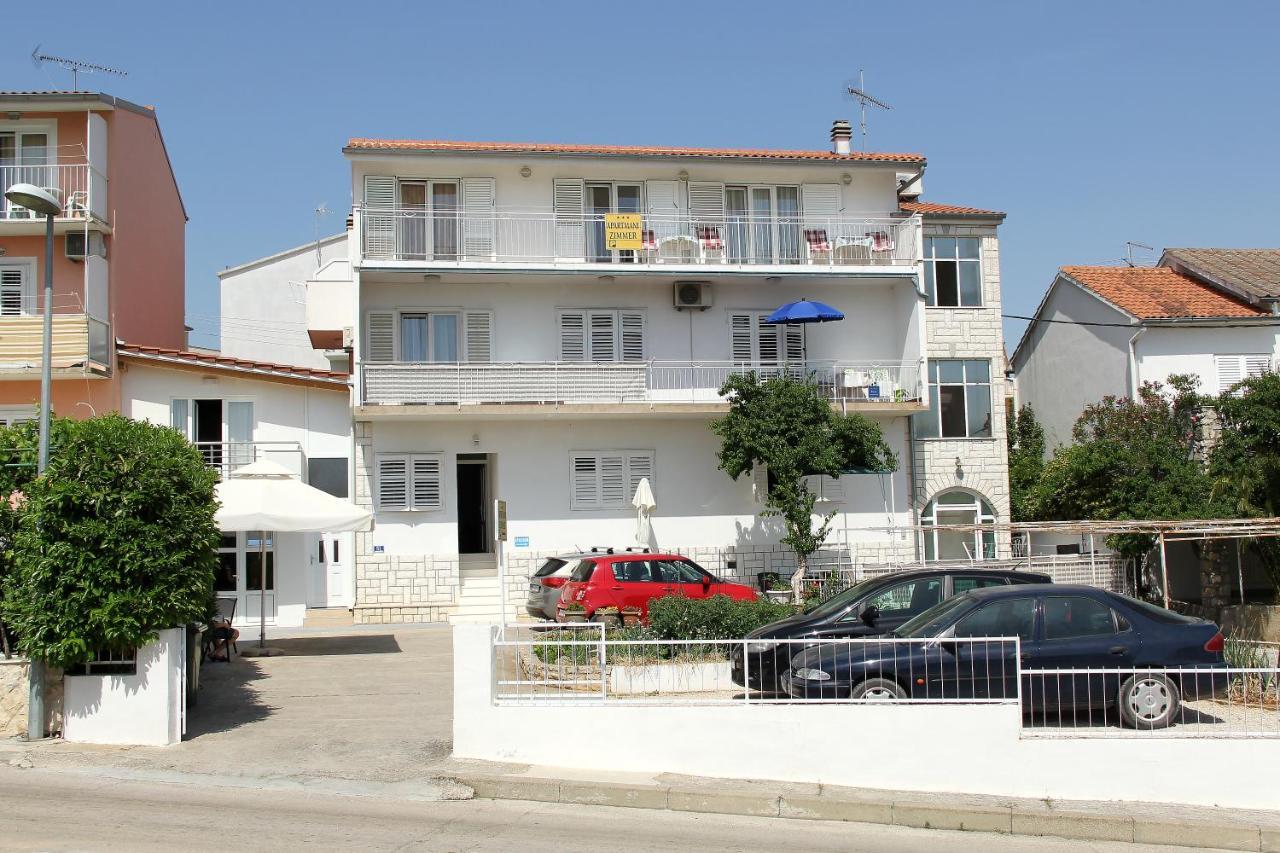 Apartmani Ljubo Primosten Exterior photo