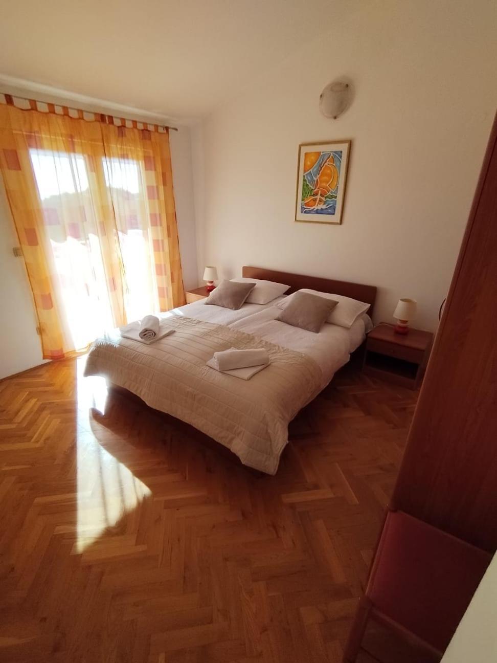 Apartmani Ljubo Primosten Exterior photo