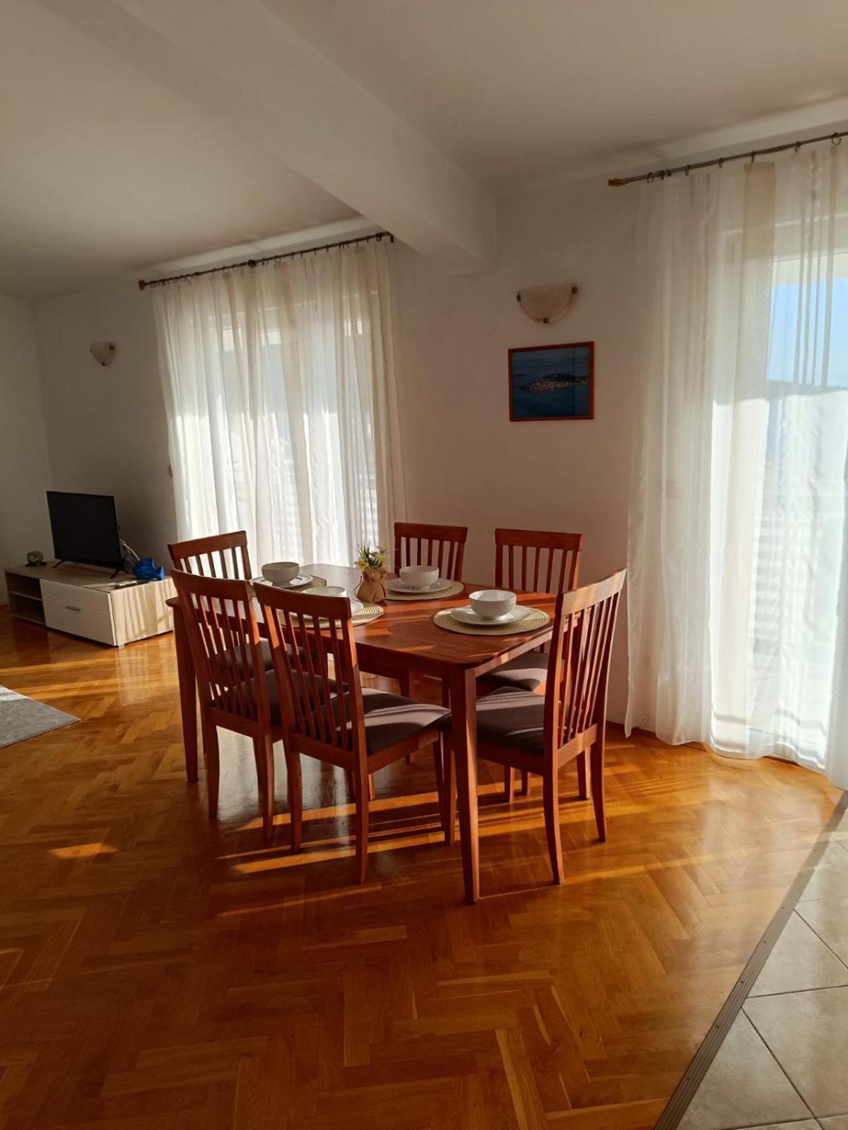 Apartmani Ljubo Primosten Exterior photo