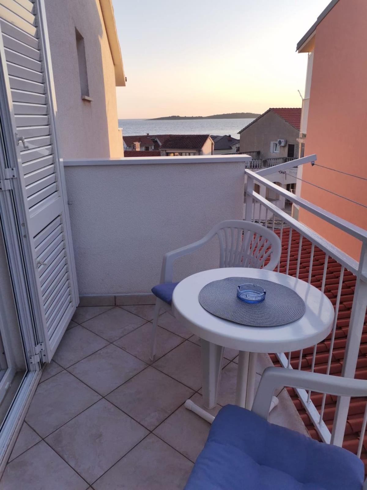 Apartmani Ljubo Primosten Exterior photo