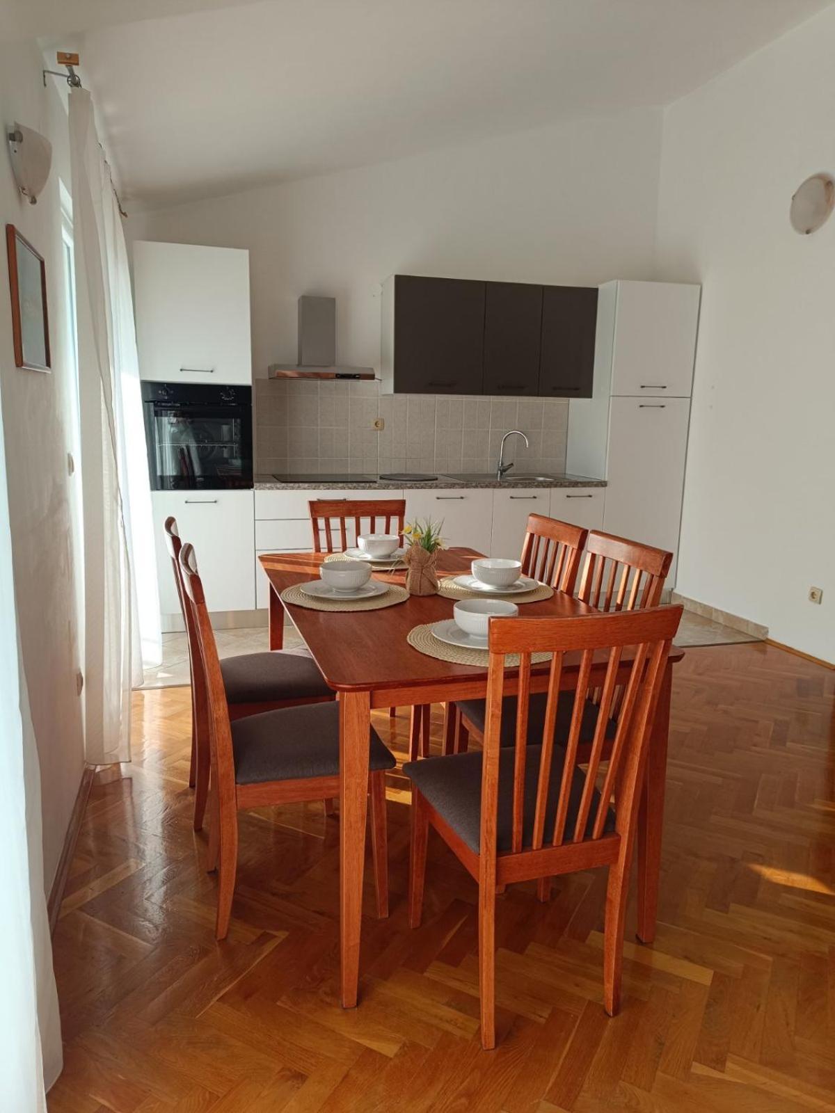 Apartmani Ljubo Primosten Exterior photo